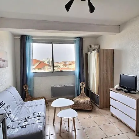 A 150m Place Du Marche Apartment